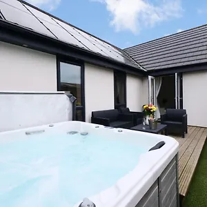 Hoxne - Sunflower With Private Hot Tub Holiday home York